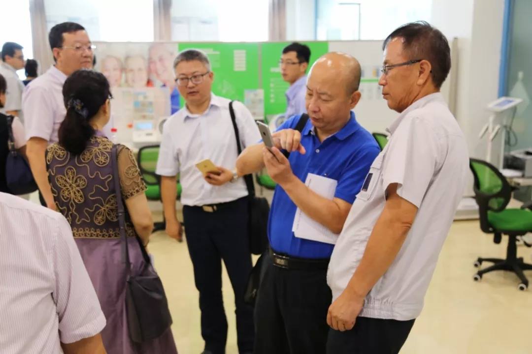 参观健康小屋 参观健康小屋